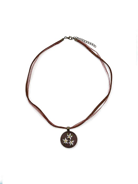 Colar Bordado Edelweiss Marrom