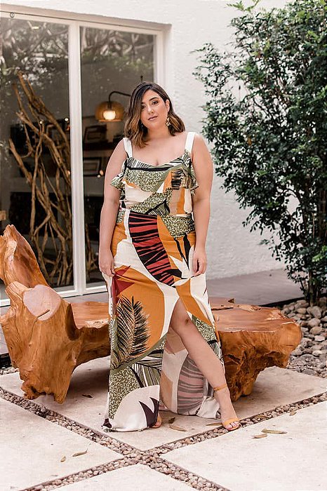 vestido longo com fenda frontal