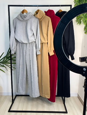 Arara de Roupas Industrial Quadrada – Cabideiro de Chão Desmontável Super Reforçado para Loja 1,50 Altura x 1,00m L Super Reforçada