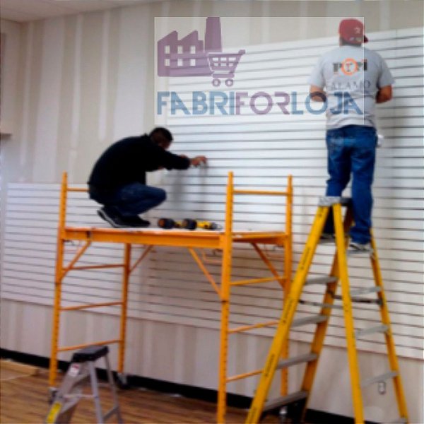 Serviço instalação  Painel Canaletado Slatwall e Sistema Exposição por Cremalheira - mande seu projeto  whats (11) 94220-9117