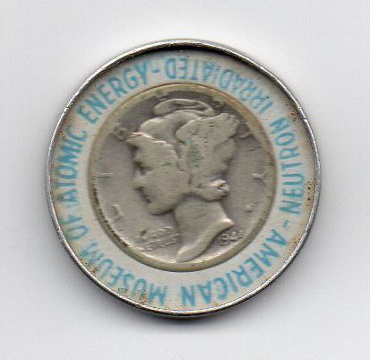 Moeda de 10 cents americana encapsulada - Souvenir do Museu de Energia Atômica