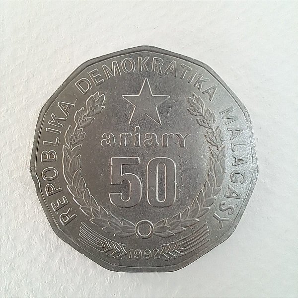 Moeda de Madagascar - 50 Ariary - 1992
