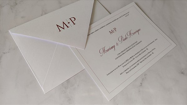 Convite Casamento com iniciais Marsala no Envelope