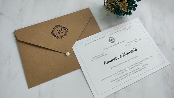 Convite Casamento com iniciais no Envelope Kraft