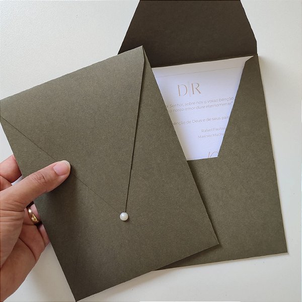 Convite Casamento Verde Oliva Vertical com Dourado