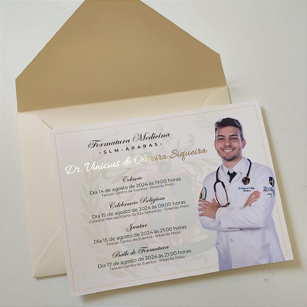 Convite de Formatura Marfim com Metalizado Dourado