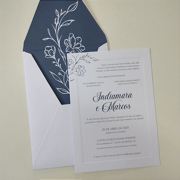 Convite Casamento Branco Vertical Forrado Azul Escuro e Borda relevo