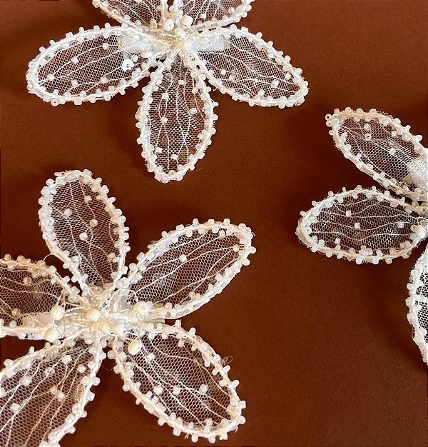Presilha Flor de Tule Branco Pinli Acessórios