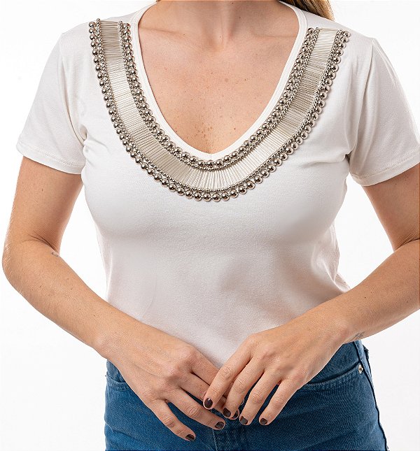 Tshirt Feminina Decote V Off White Samira