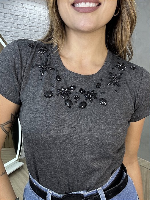 Tshirt Feminina Decote Redondo Chumbo Lavínia