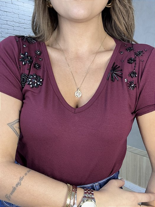 Tshirt Feminina Decote V Vinho Ingrid