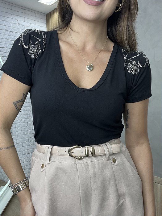 Tshirt Feminina Decote V Preta Florença