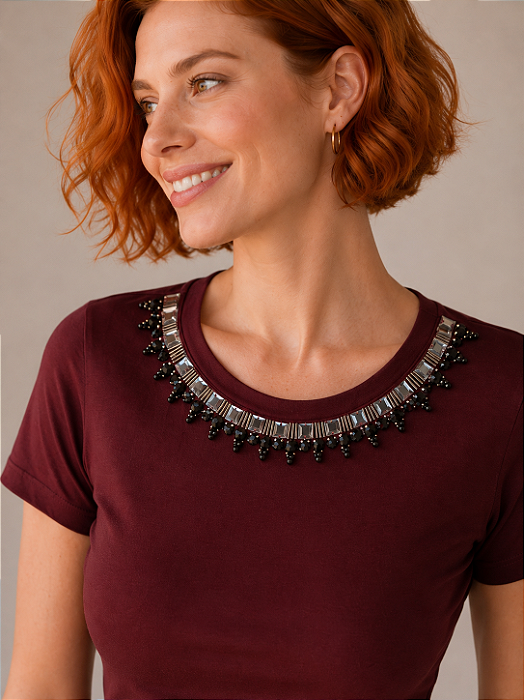 Tshirt Feminina Decote Redondo Vinho Minka