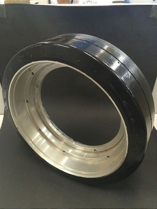 RODA DE TRACAO BORRACHA - GX12 / PX12 ( 250 X 77 ) - Código 0400014