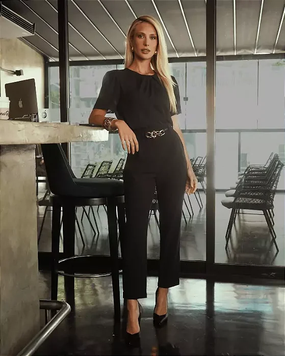 Calça Cenoura Botão Preto