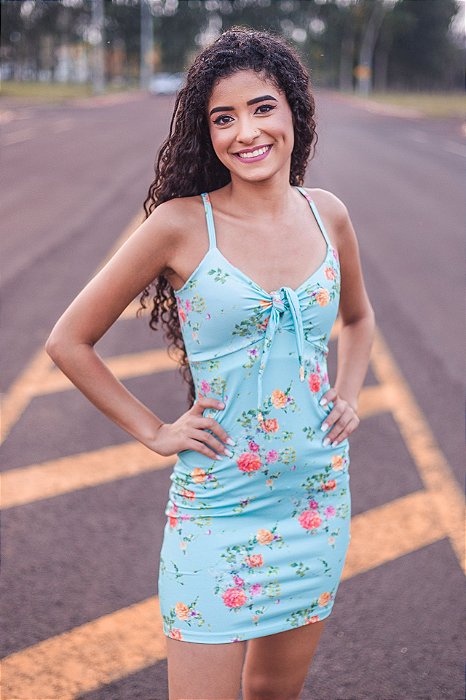 vestido azul claro estampado