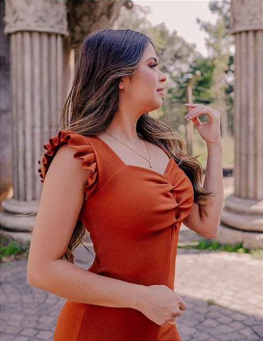 vestido de crepe com babado