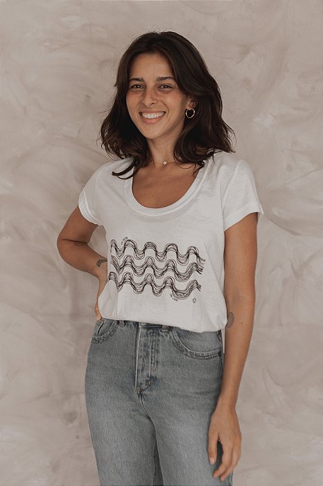 Camiseta Baby Look em Malha PET Reciclada - Ondas