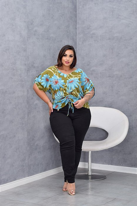 Blusa estampada laço ajustável plus size