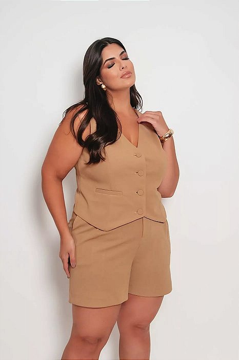 Conjunto de short e colete classe caramelo plus size