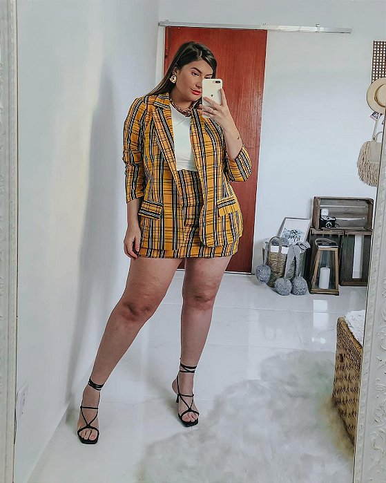conjunto de blazer e saia plus size