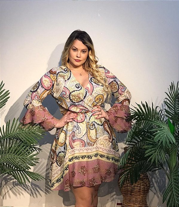decote v plus size