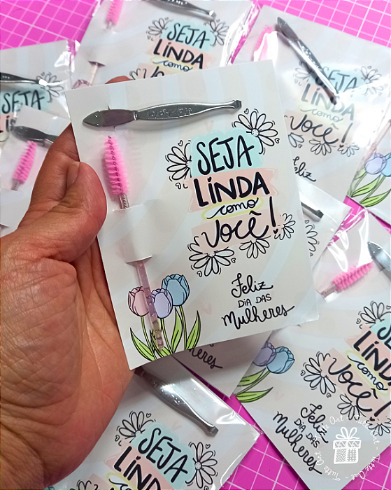 Card Com Pinça  e Escova de Cílios