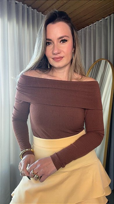 Blusa ombro a ombro canelada marrom