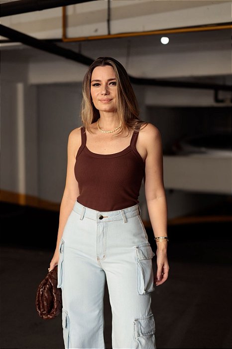 Regata alça canelada marrom