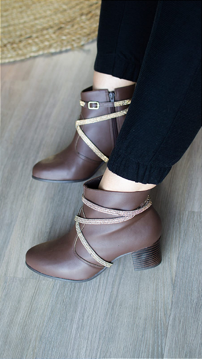 Bota Cano Curto Salto Bloco Strass Napa Cacau