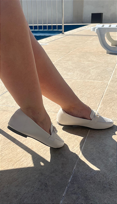 Mocassim Bico Quadrado Corrente Off White