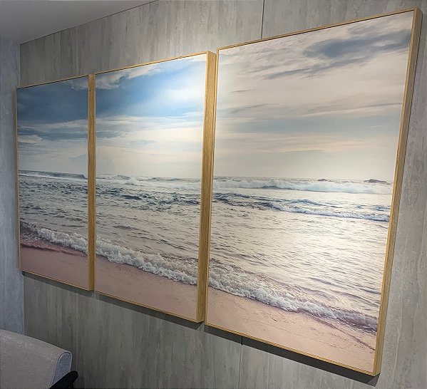 Conjunto com 3 Quadros Decorativos Mar azul.  Medida 70x100cm cada Canvas com moldura madeira clara