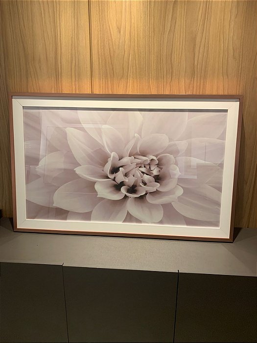 Quadro Decorativo flor rose . Medida 108x68 cada com moldura dupla branca e metalizada