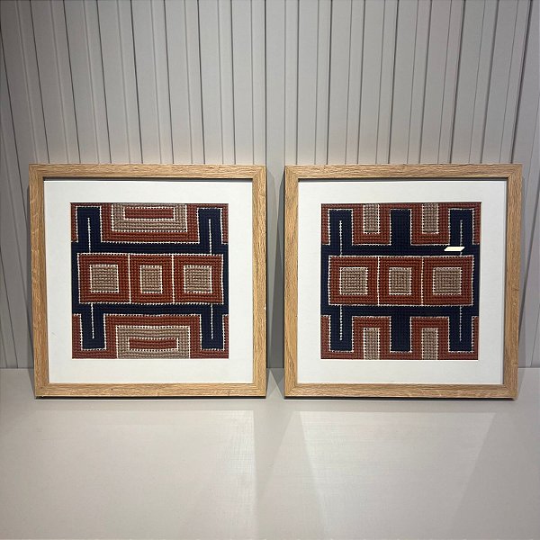 Dupla de Quadros Decorativos Bordado com paspatur e moldura de madeira clara 36x36 -  Ateliê Borderô