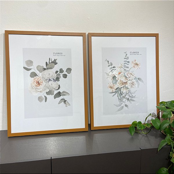 Conjunto com 2 quadros decorativos Flores Delicadas- Medida 50x65 com moldura Camel e vidro incolor.