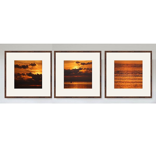 Conjunto com 3 quadros decorativos Céu e mar ensolarado.