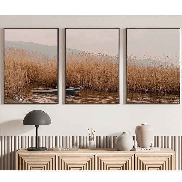 Conjunto com 3 quadros decorativos Barco e mar.