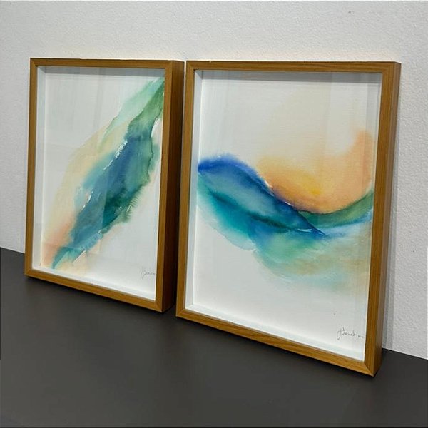 Conjunto com 2 quadros pintura aquarela feita a mão. Artista: Juliana Bambini. Medida 32x42cm cada moldura madeira freijó, espaçador e vidro incolor.