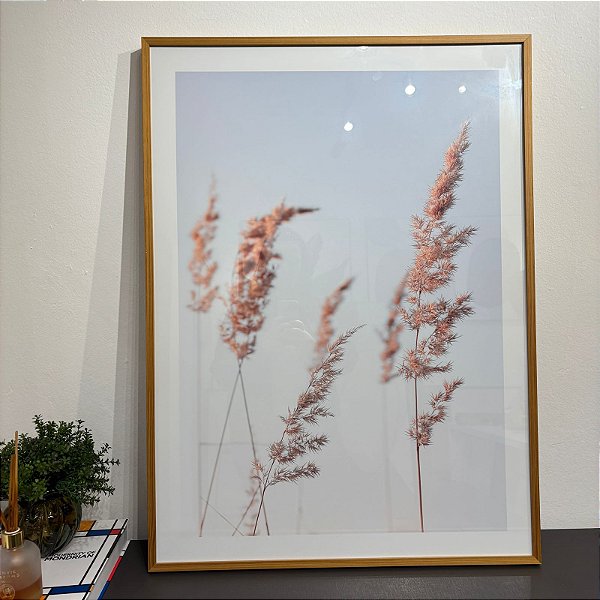 Quadro decorativo Fotografia. Medida 70x95 com moldura de madeira freijó e vidro incolor.