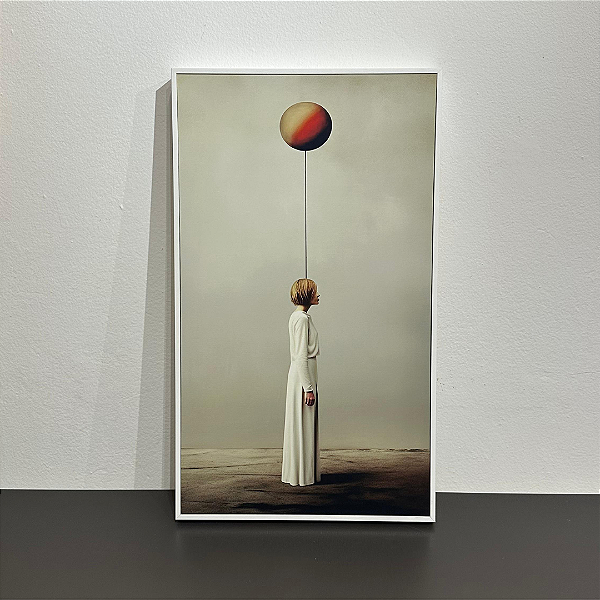 Quadro decorativo Mulher e balão. Medida 35x60cm tela em Canvas com moldura filete branca.