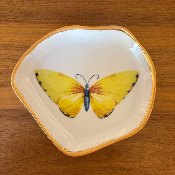 Prato Decorativo Pintado à mão pelo Estudio Germer- Orgânico Borboleta 20x18