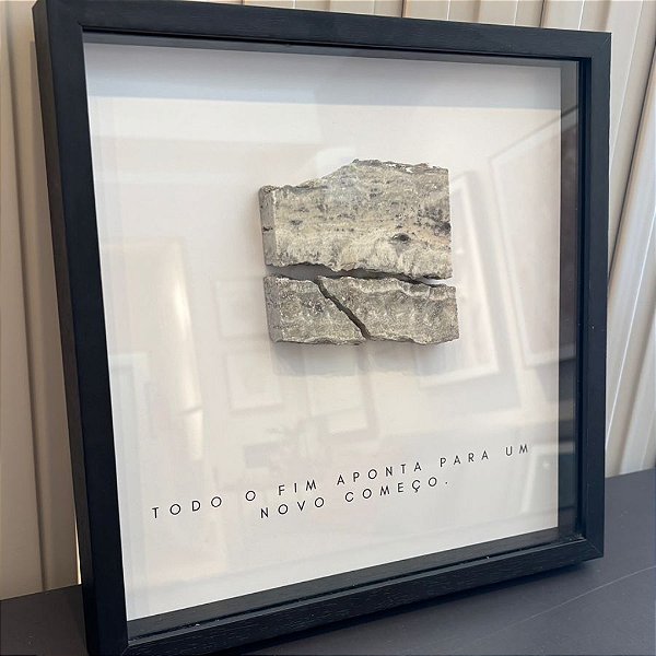 Quadro decorativo Coleção Travertinos pelo Mundo. Medida 30x30cm moldura madeira preta, vidro incolor e espaçador.