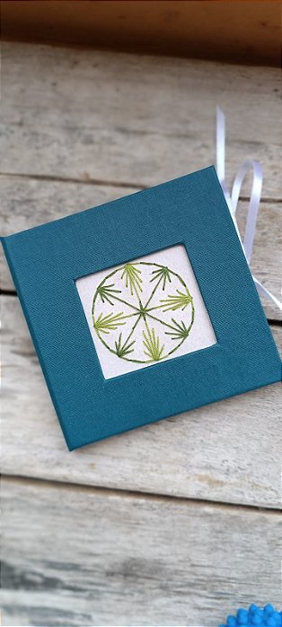 Encadernação e bordado em papel