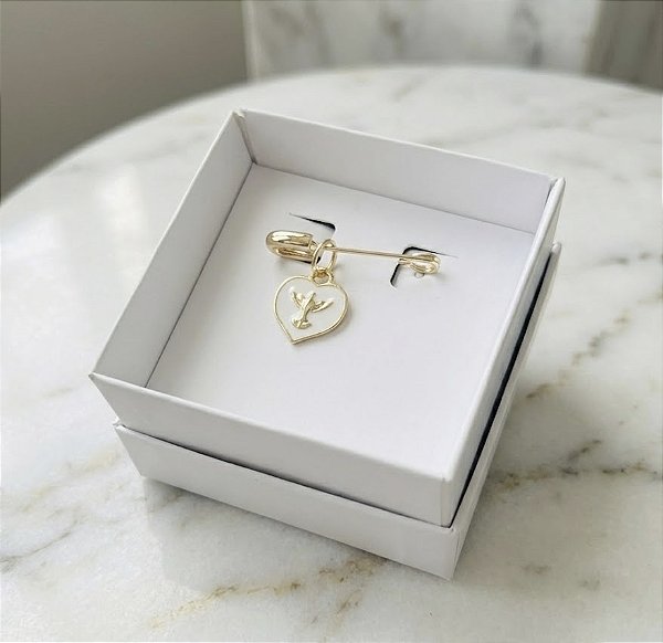 Broche Alfinete para Batizado - Coração com Espírito Santo