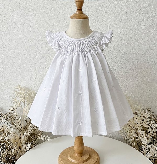 Vestido Branco Casinha de Abelha com Bordados