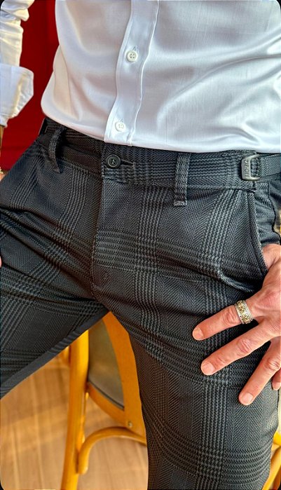 Calça Masculina Alfaiataria Ajuste Lateral Xadrez Zip Off