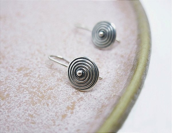 BRINCO GANCHO ESPIRAL MÉDIO PRATA