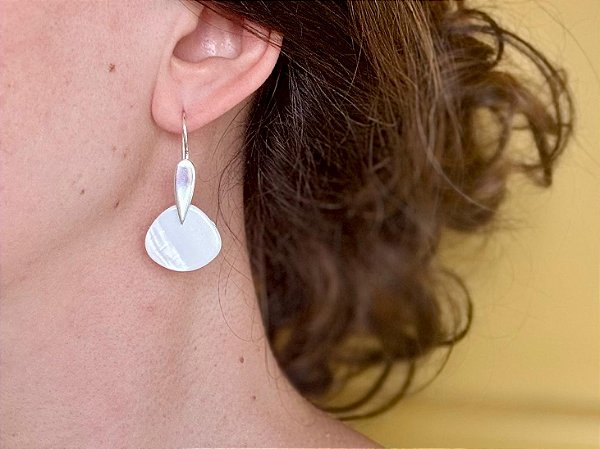 BRINCO TRILOGIA GANCHO MADREPÉROLA MADREPÉROLA