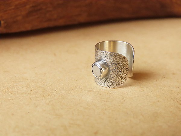 EAR CUFF TEXTURA HEMATITA