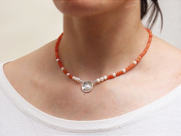 COLAR CONCHA ÁGATA LARANJA E PÉROLA BIWA